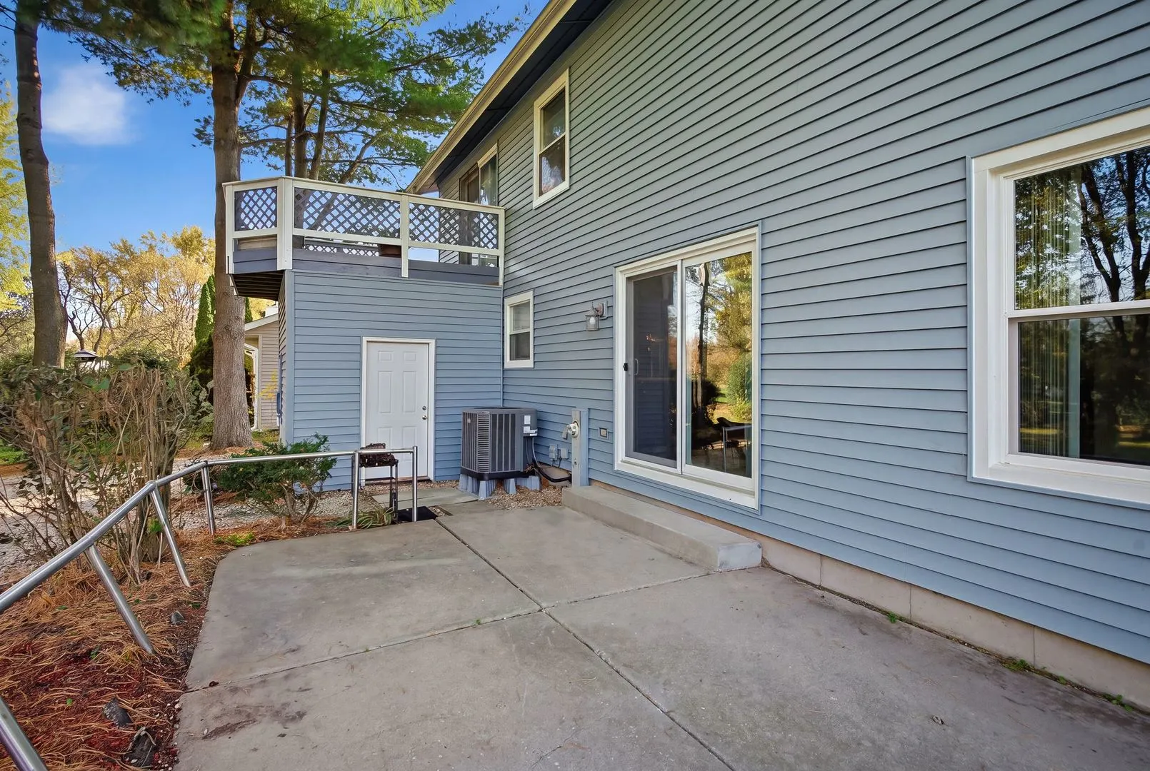 113 Queensbury Place IL