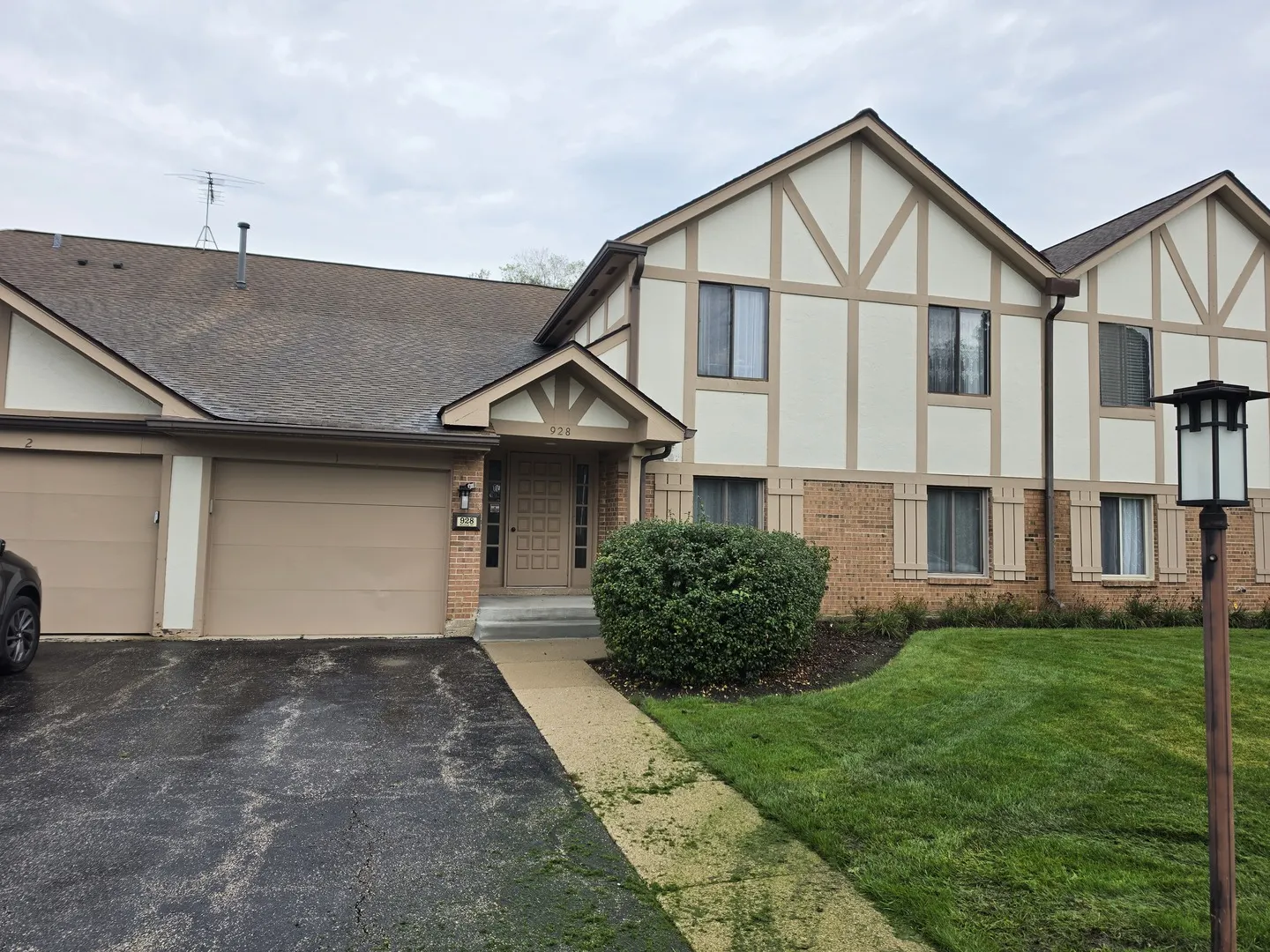 928 Surrey Drive IL #2B