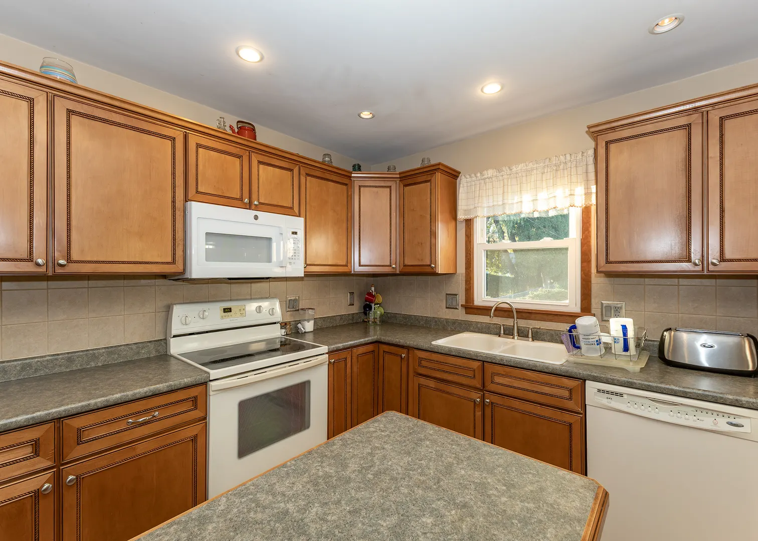 570 32nd Avenue IL