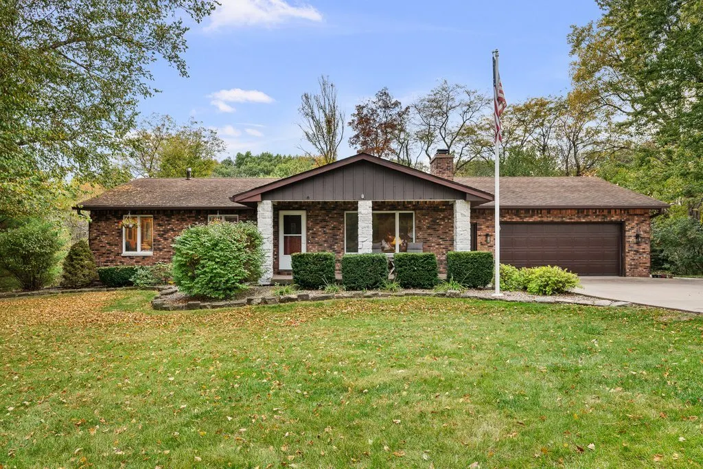 119 Valley Brook Drive IA