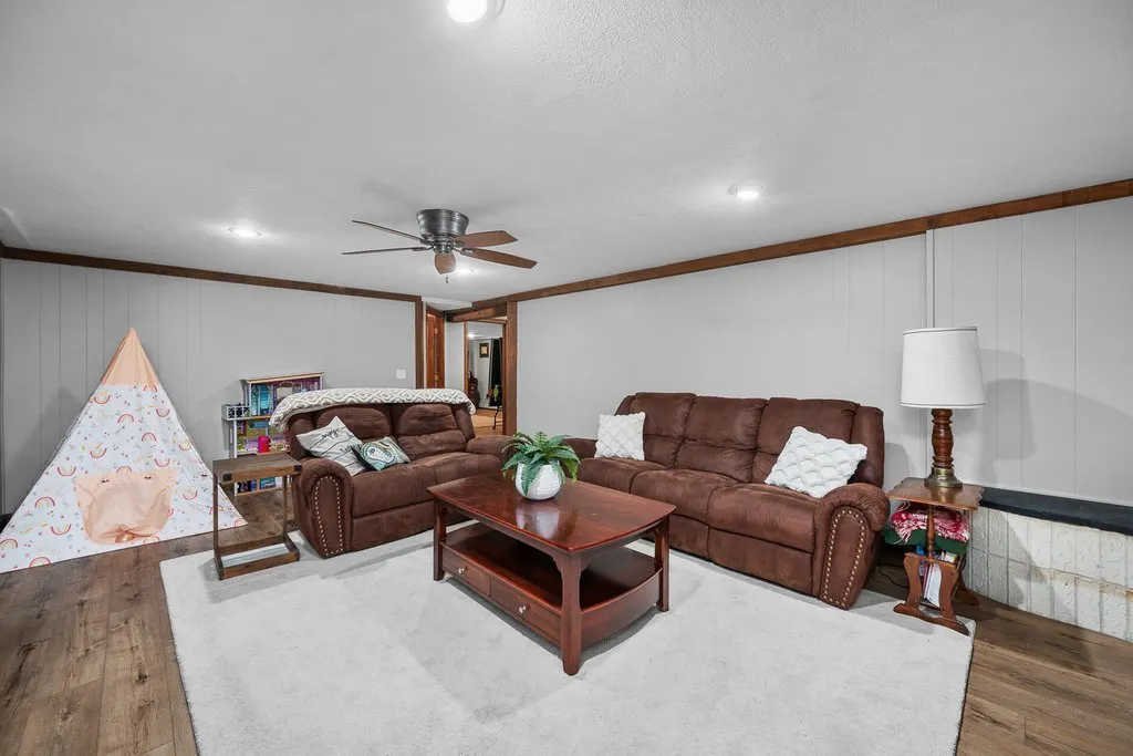 119 Valley Brook Drive IA