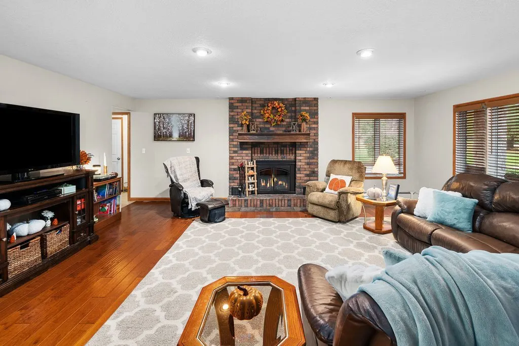 119 Valley Brook Drive IA