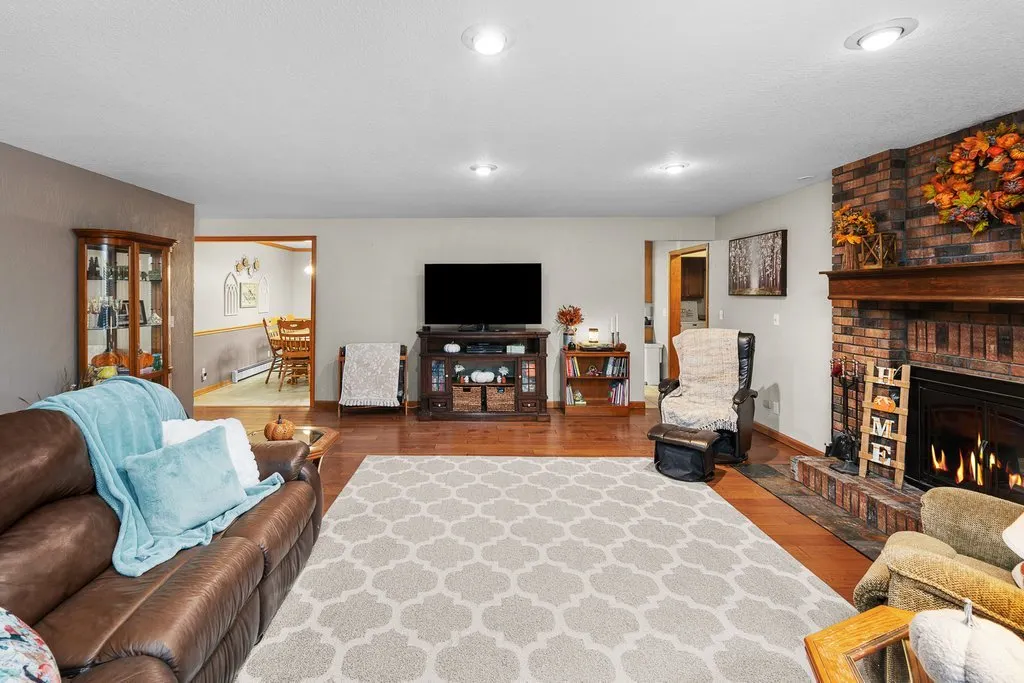 119 Valley Brook Drive IA