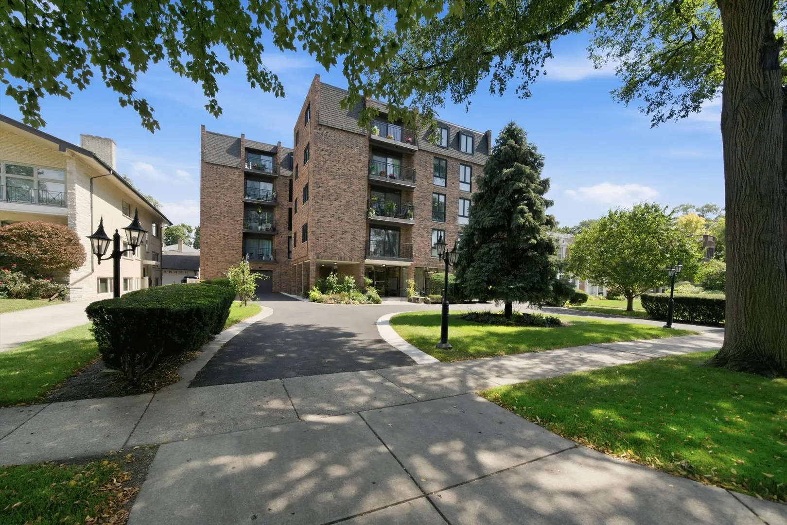 1417 BONNIE BRAE Place IL #2A
