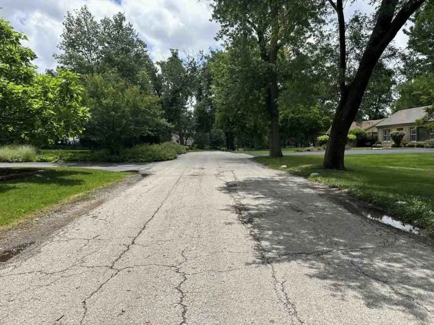 1430 Brassie Avenue IL