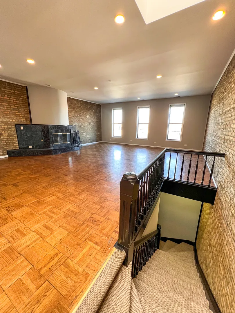 1509 W Fullerton Avenue IL