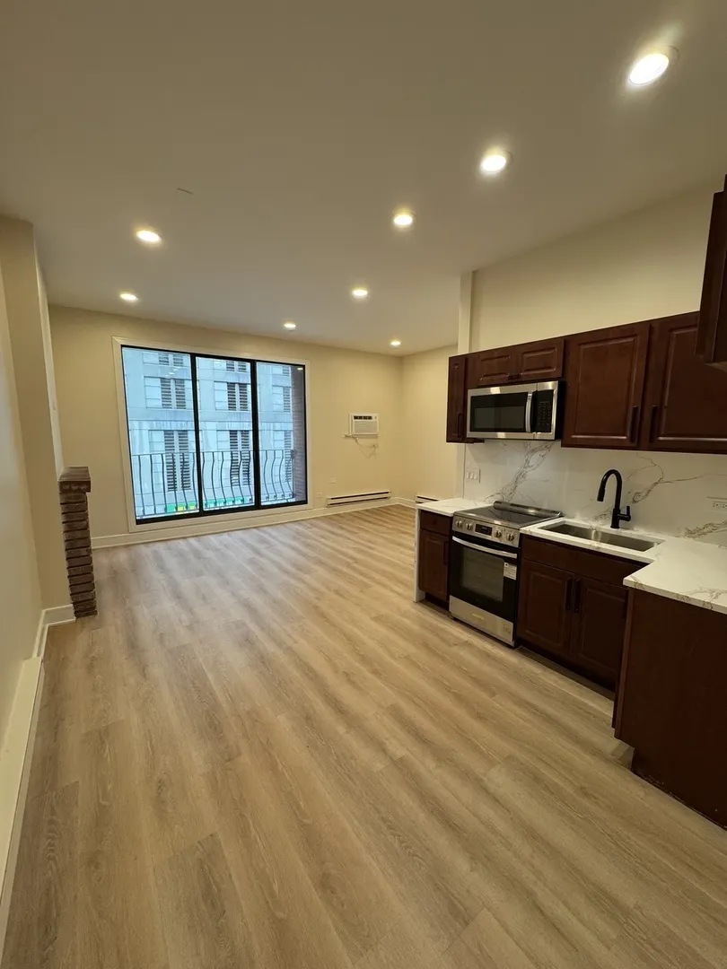 444 N State Street IL #3E