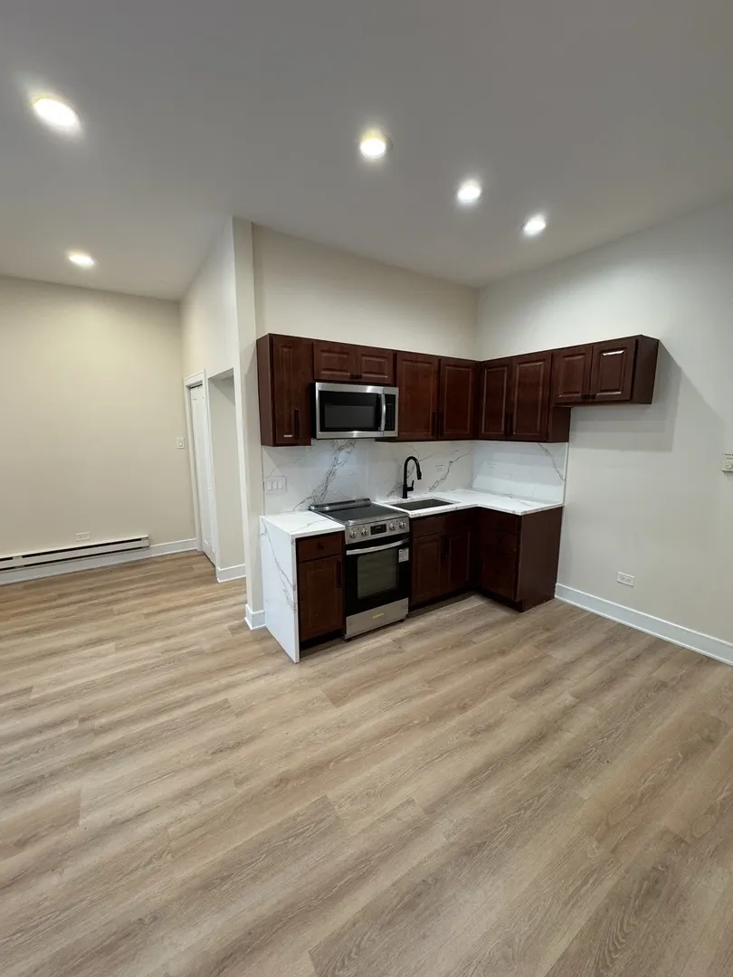 444 N State Street IL #3E