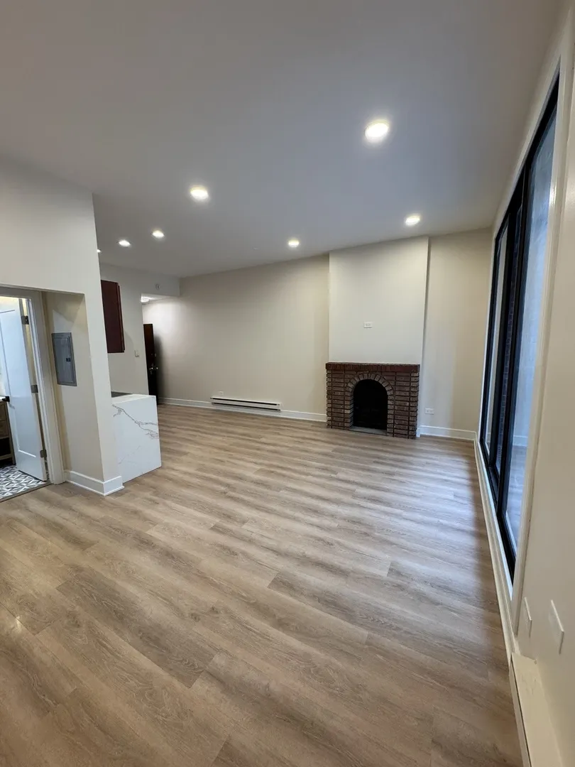 444 N State Street IL #3E