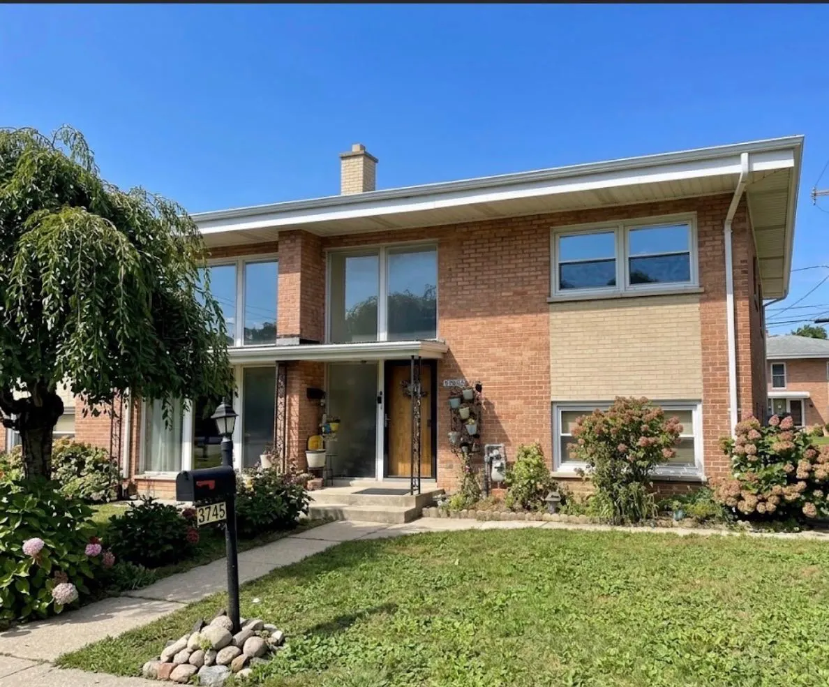 6745 N LAWNDALE Avenue IL