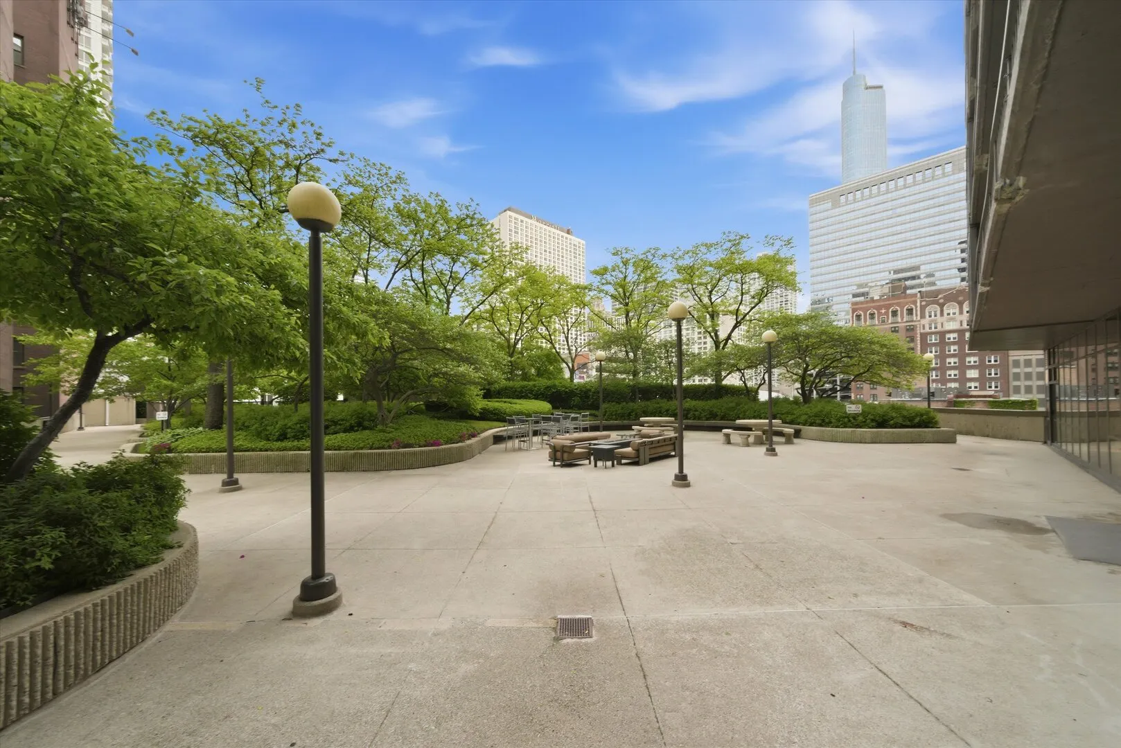 10 E Ontario Street IL #2003