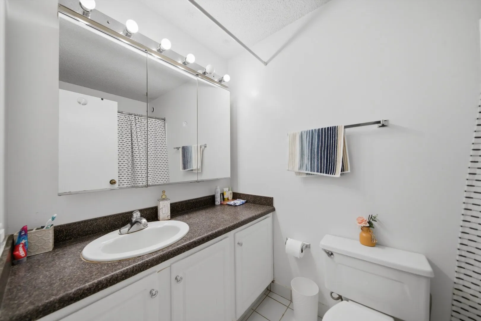 10 E Ontario Street IL #2003