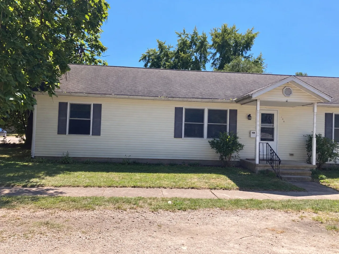 105 W Willow Street IL