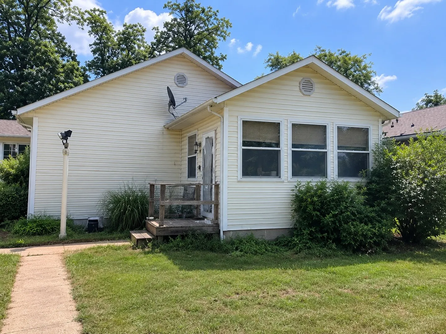 105 W Willow Street IL