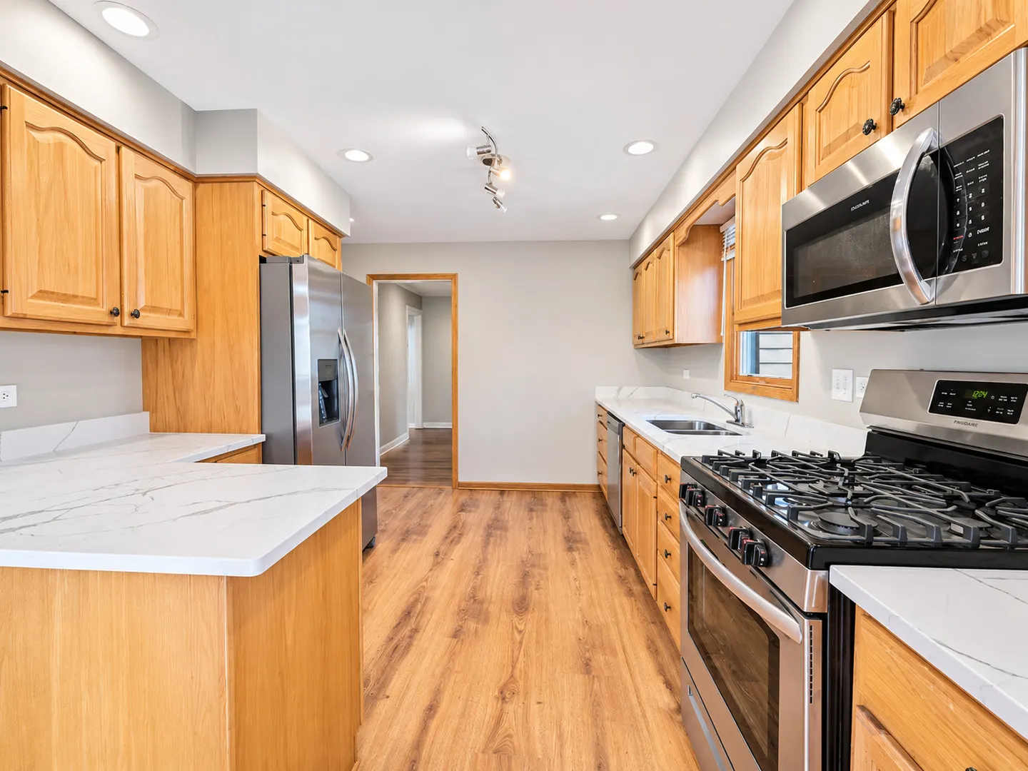 9 E WASHINGTON Street IL