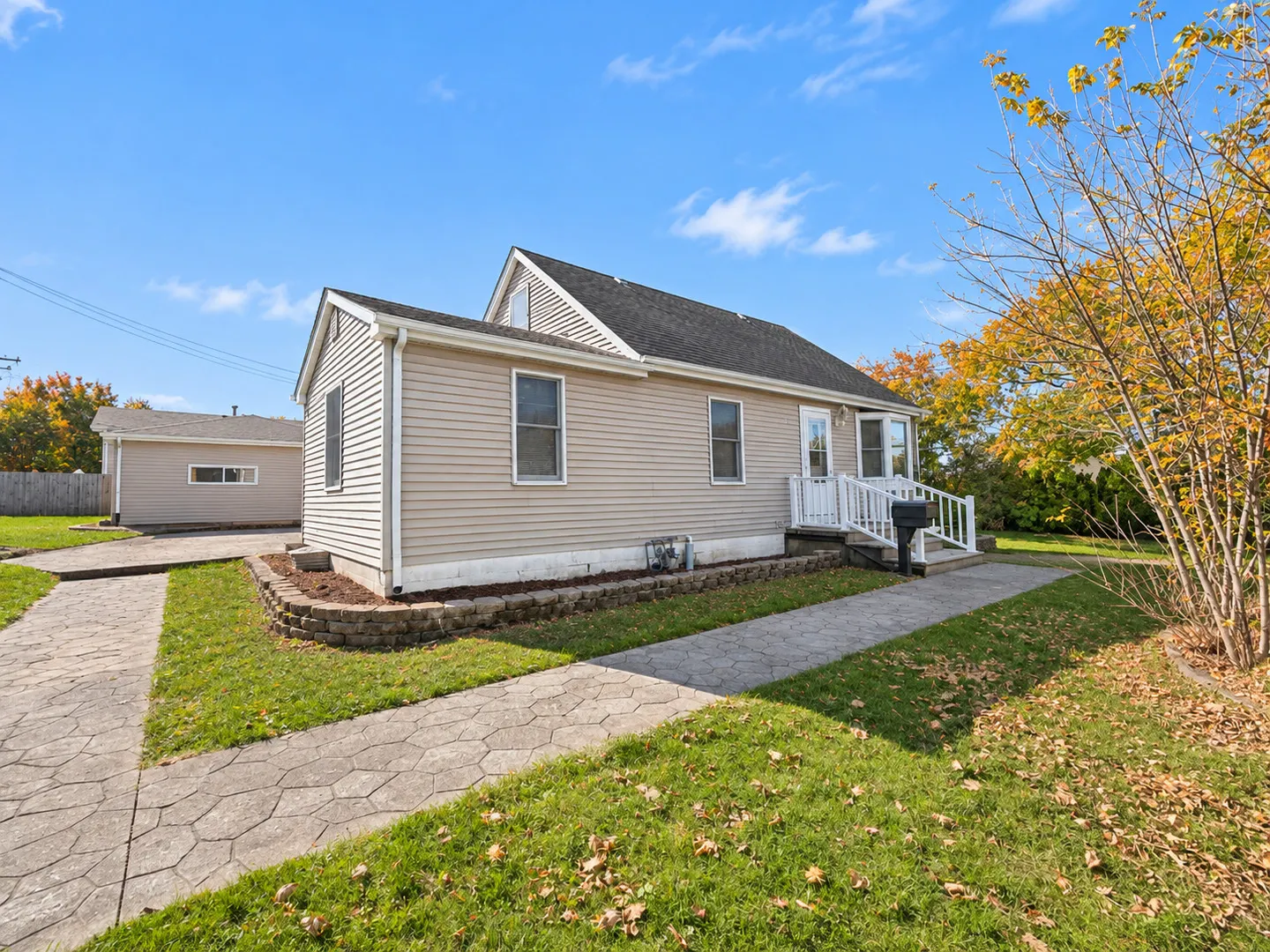 9 E WASHINGTON Street IL
