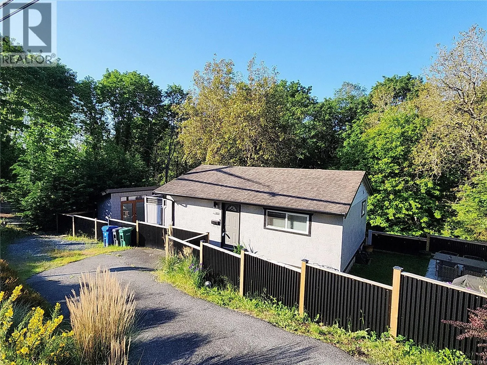 3129 Departure Bay Rd