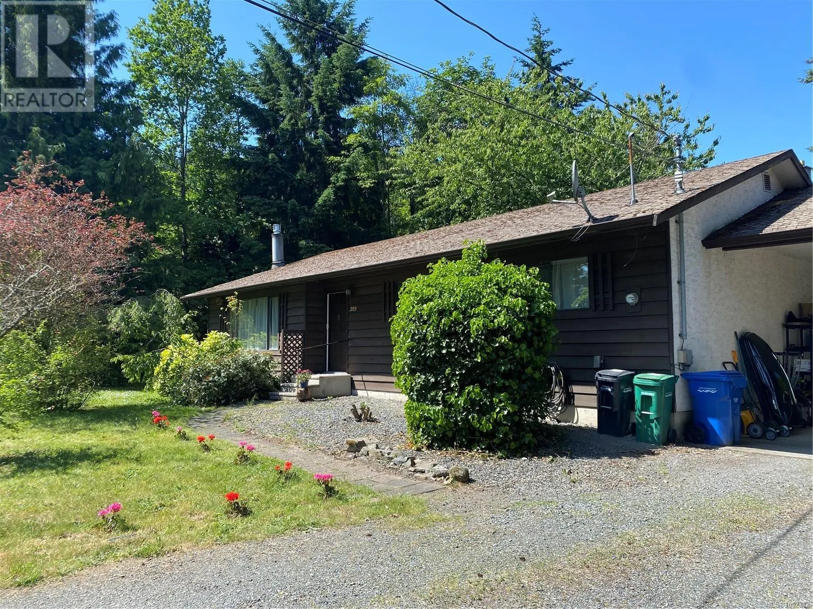 203 Cadboro Pl