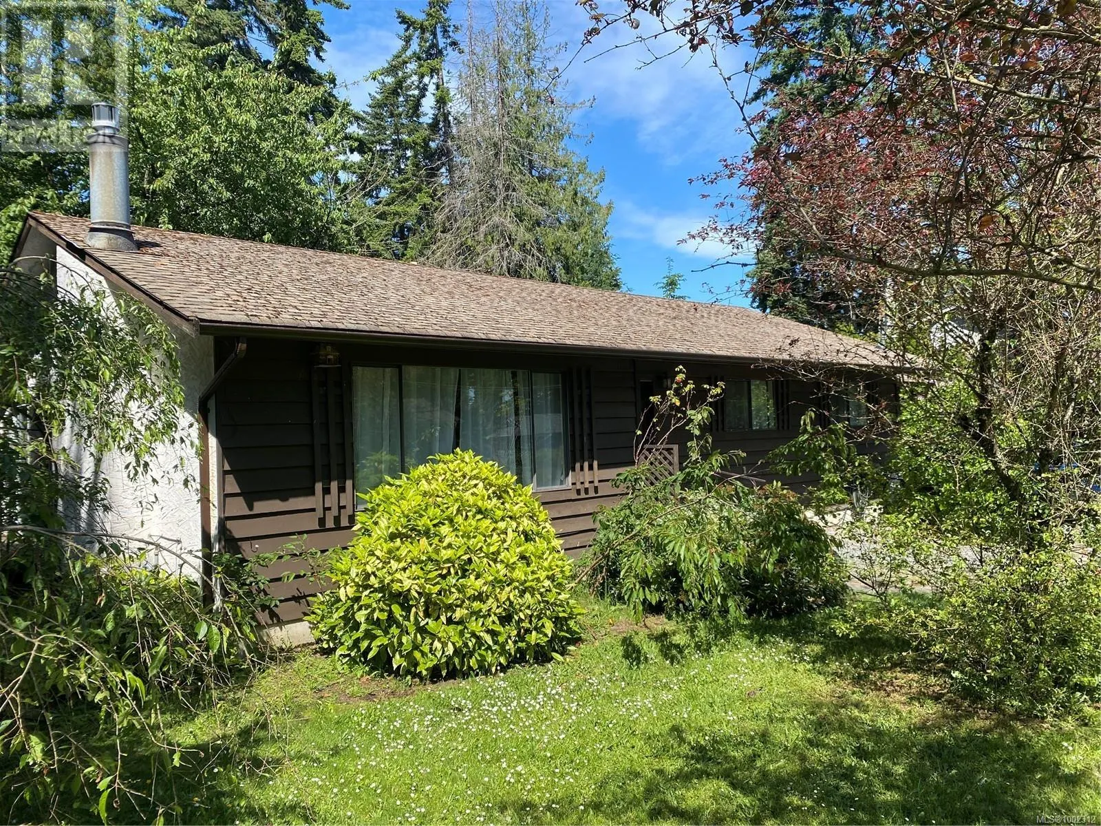 203 Cadboro Pl