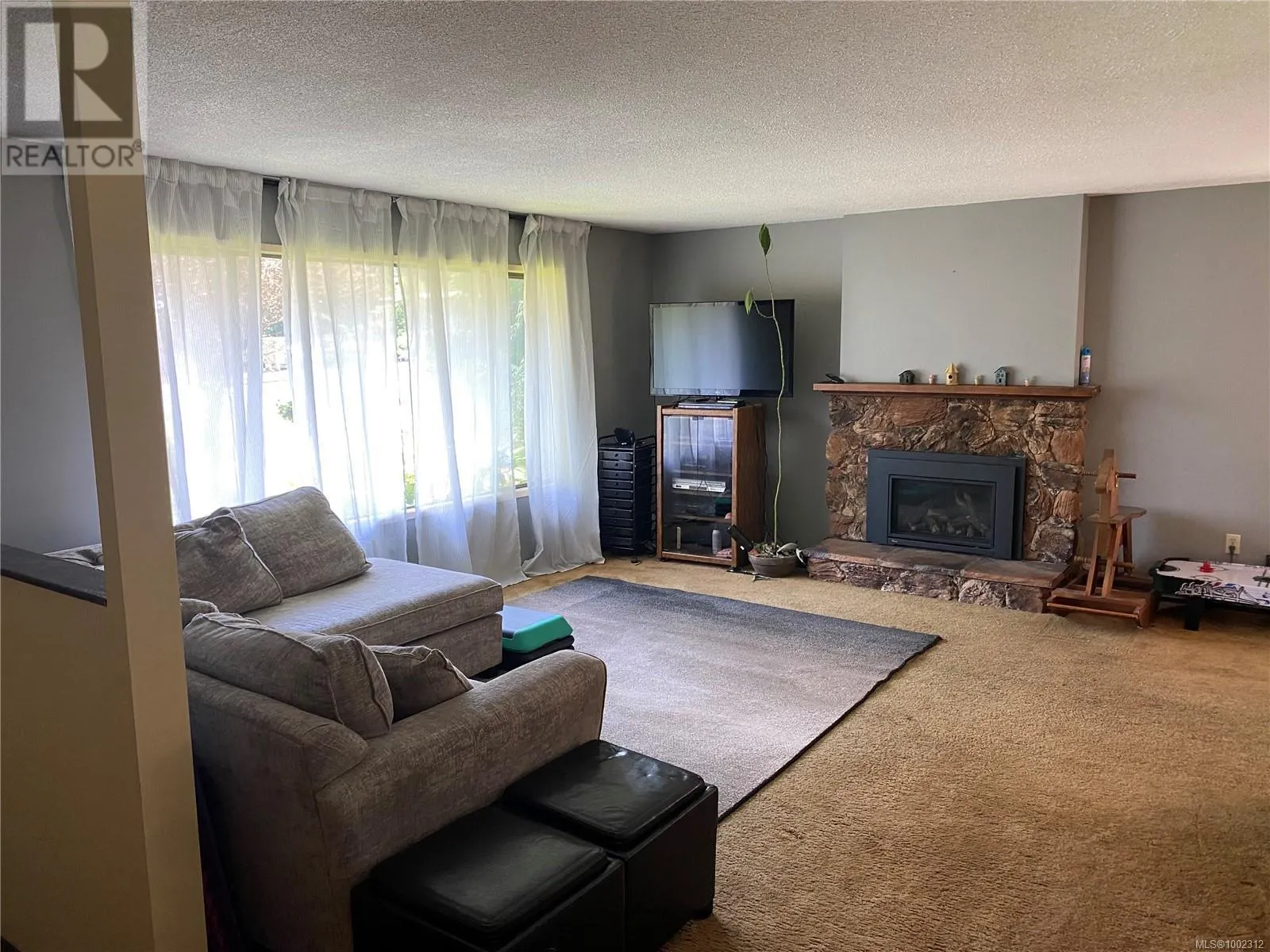 203 Cadboro Pl