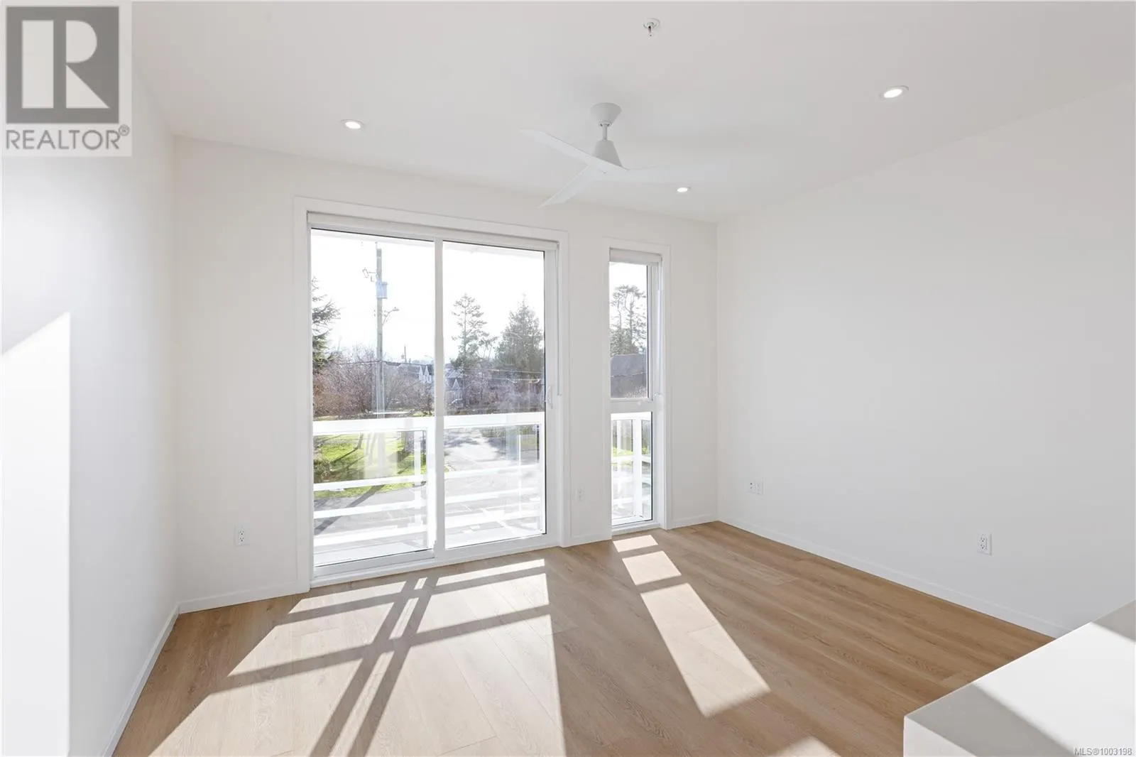 214 2374 Oakville Ave