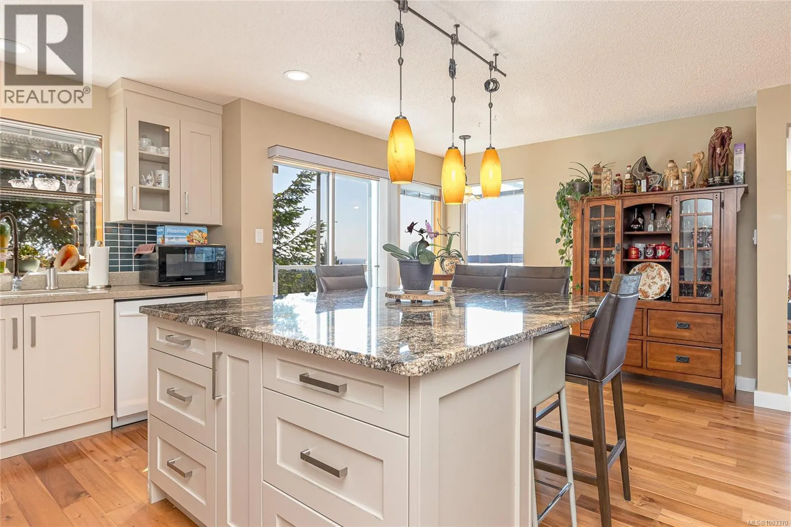 180 Canterbury Cres