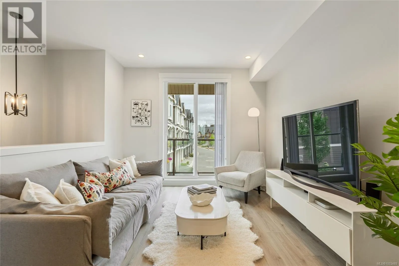 1161 Moonstone Loop