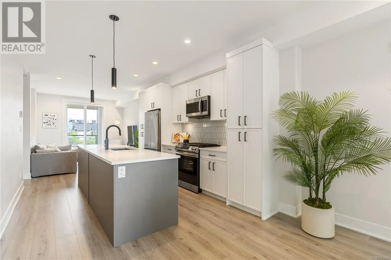 1161 Moonstone Loop