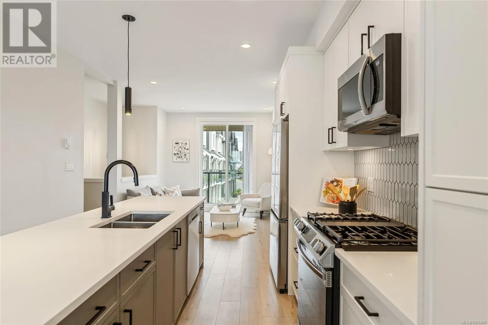 1161 Moonstone Loop