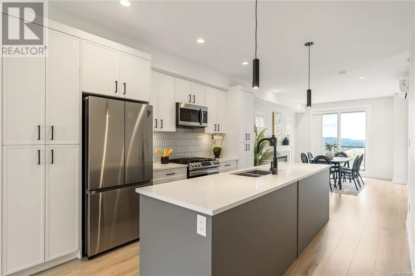 1161 Moonstone Loop