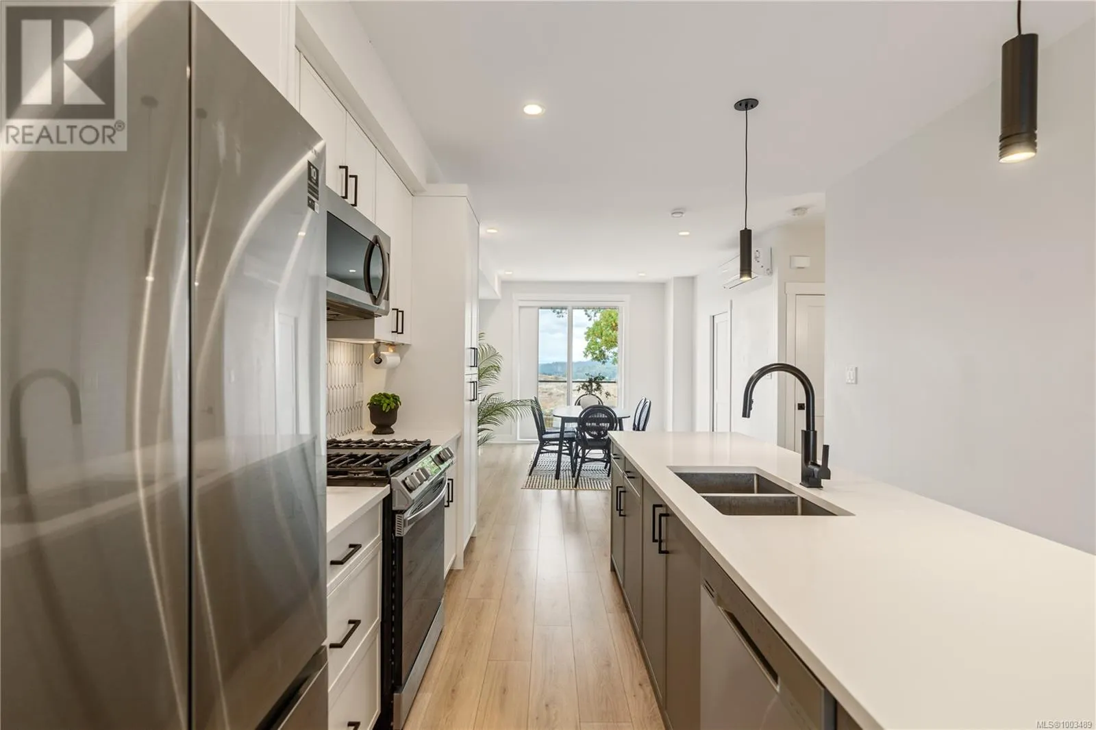 1161 Moonstone Loop
