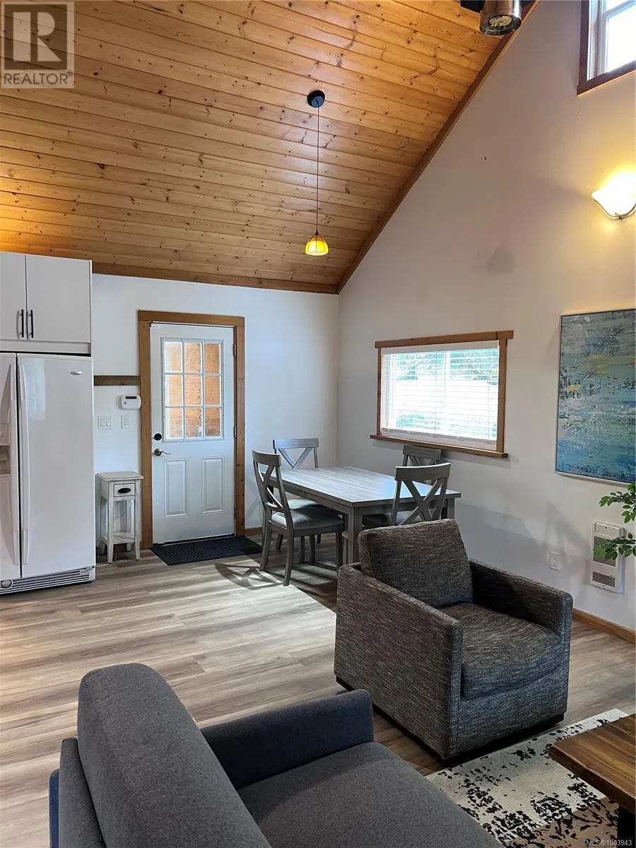 Y 3747 Island Hwy S