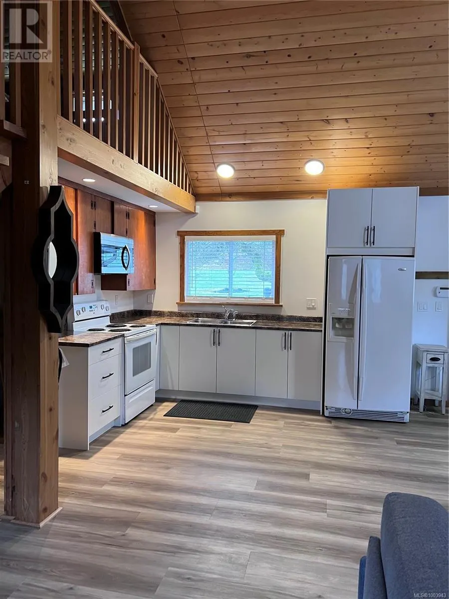 Y 3747 Island Hwy S
