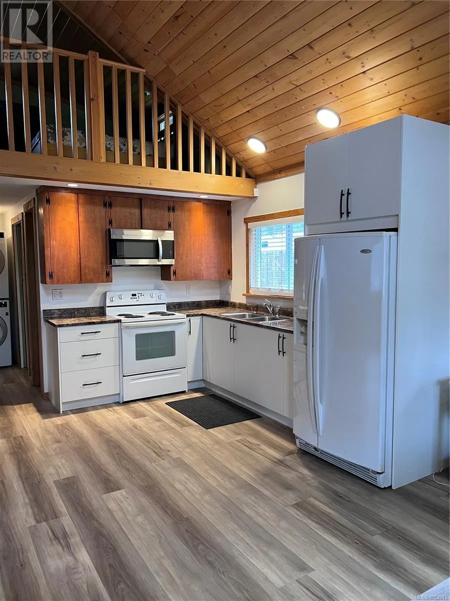 Y 3747 Island Hwy S