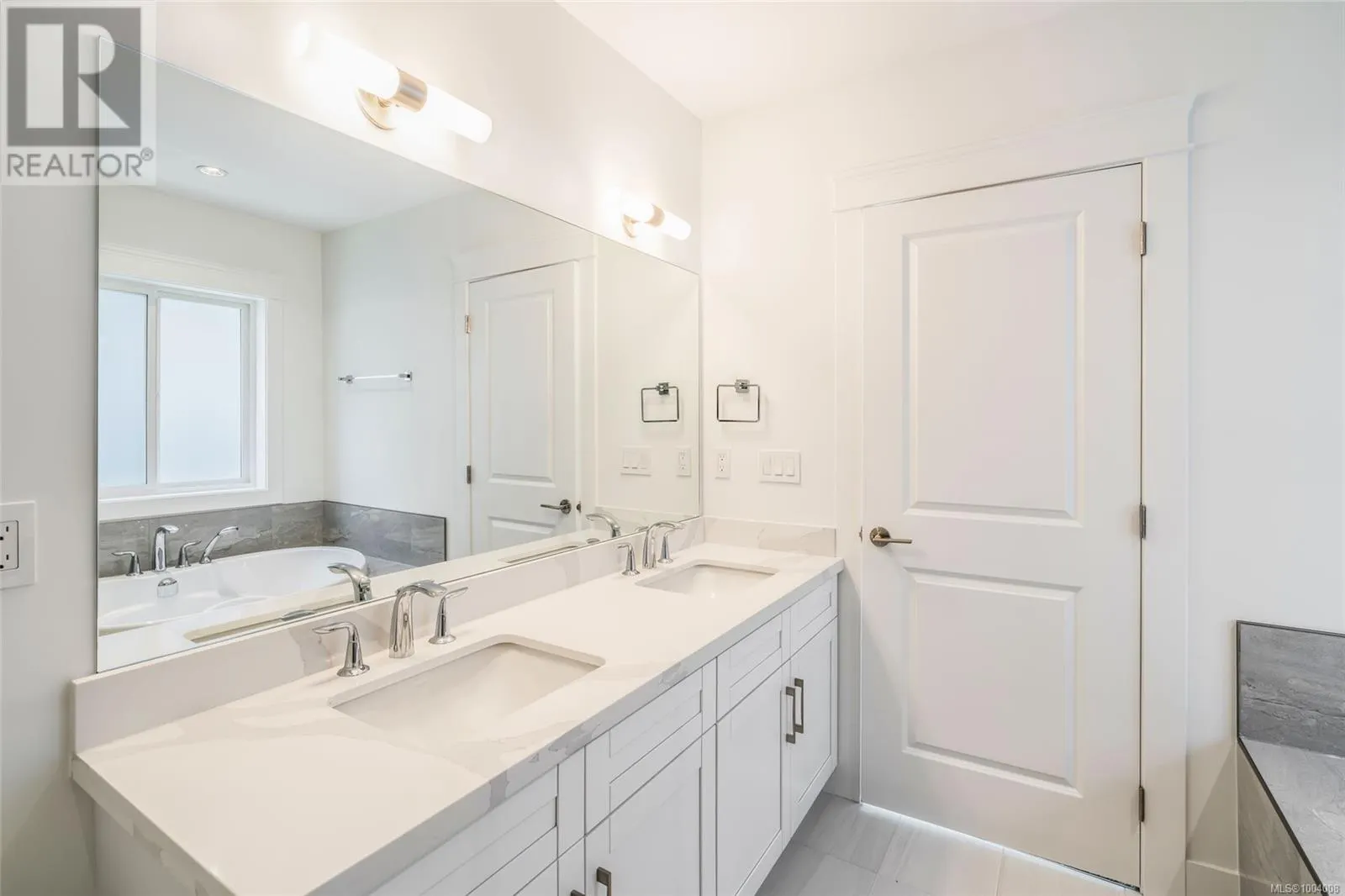 107 5160 Hammond Bay Rd