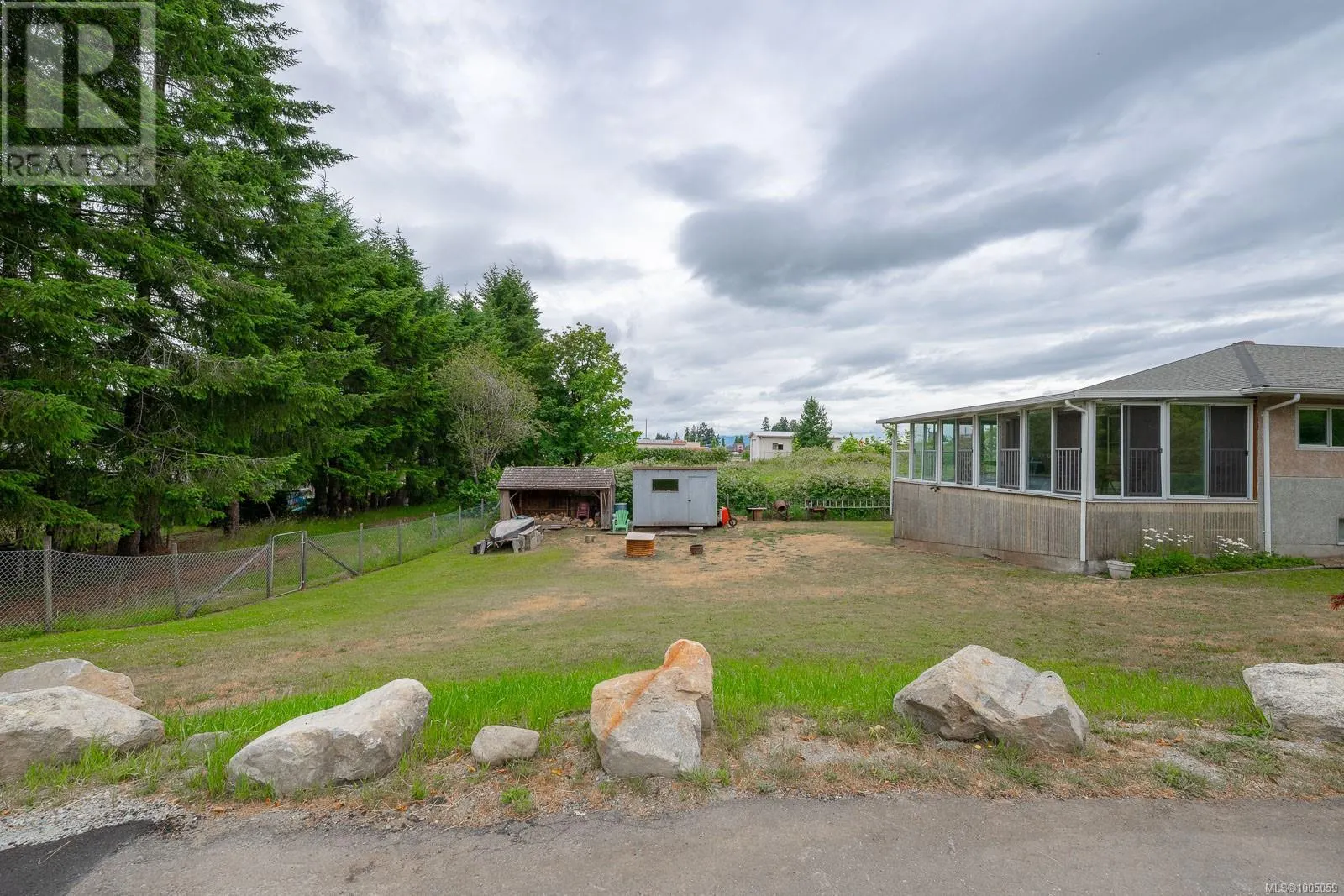 4950 John St
