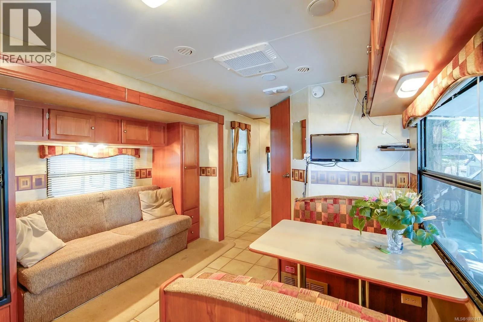 B7 10324 Lakeshore Rd