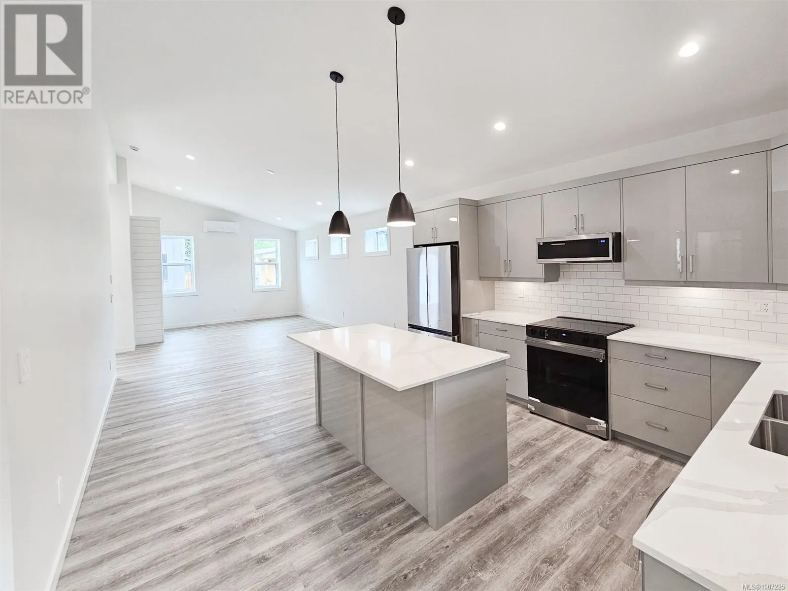 37 3025 Royston Rd