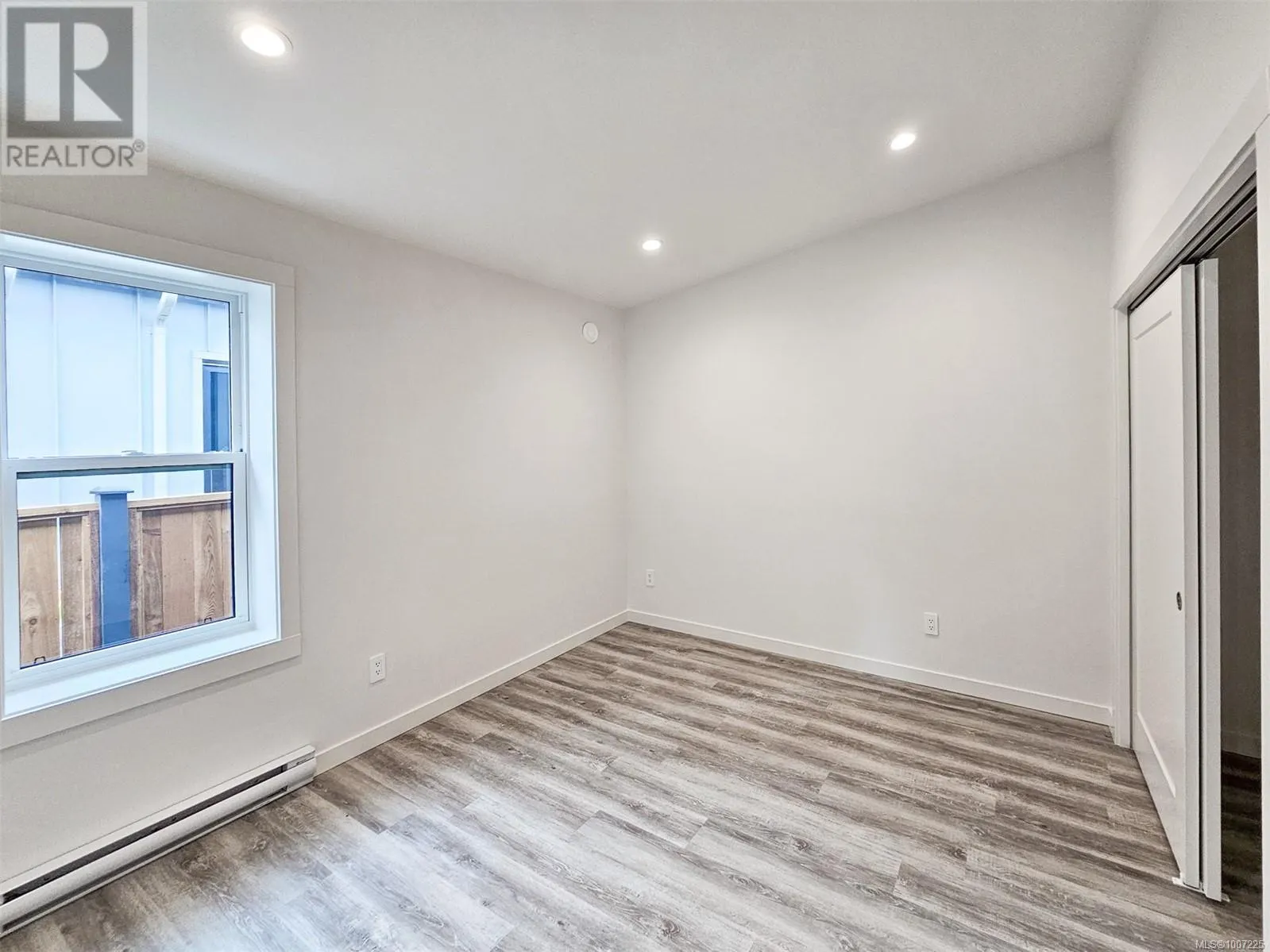 37 3025 Royston Rd