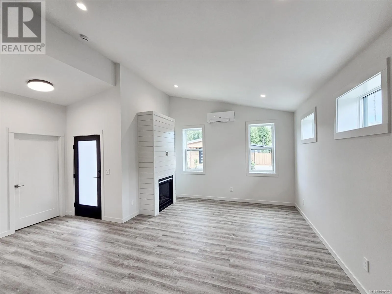37 3025 Royston Rd