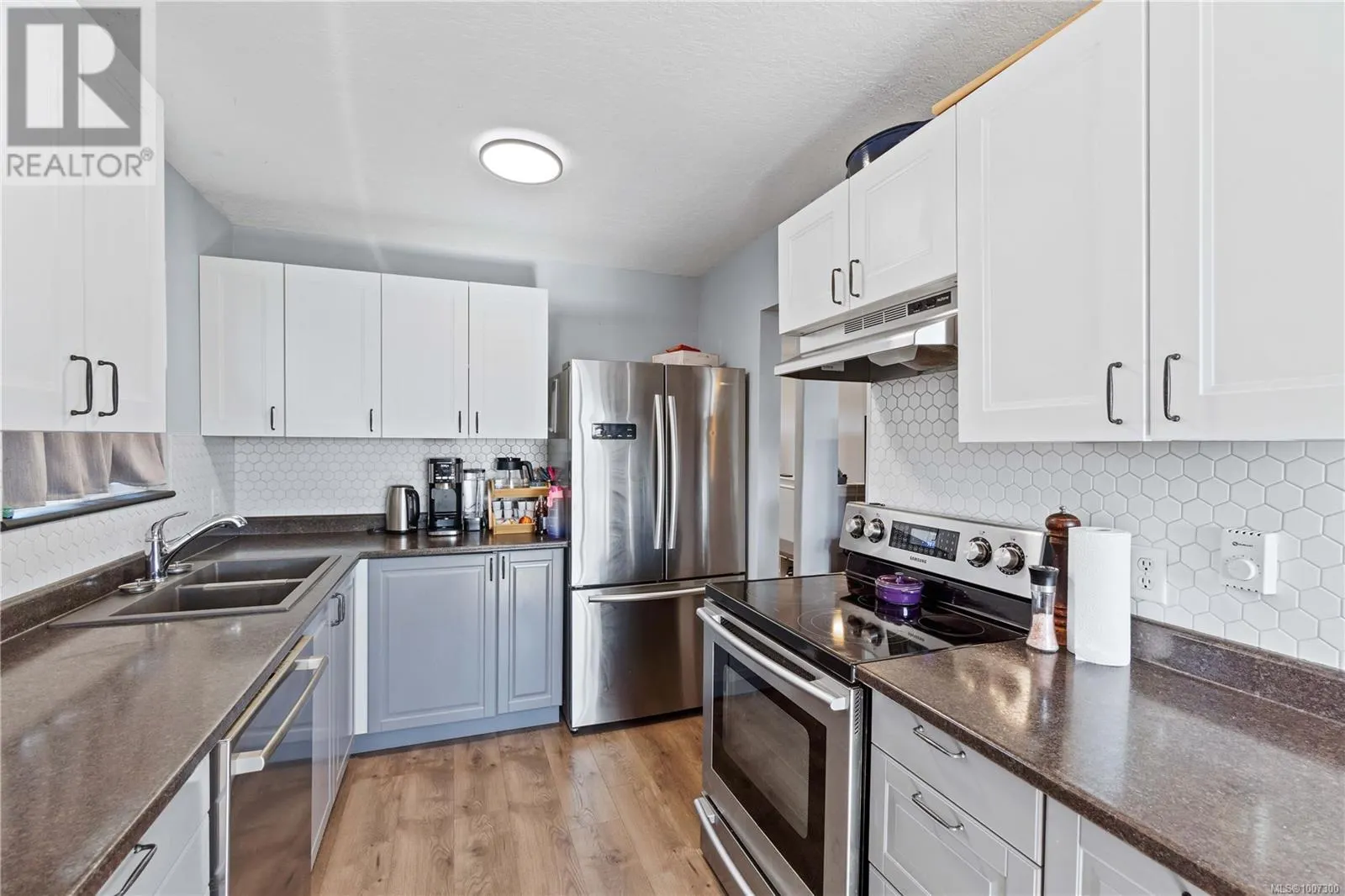 51 View St