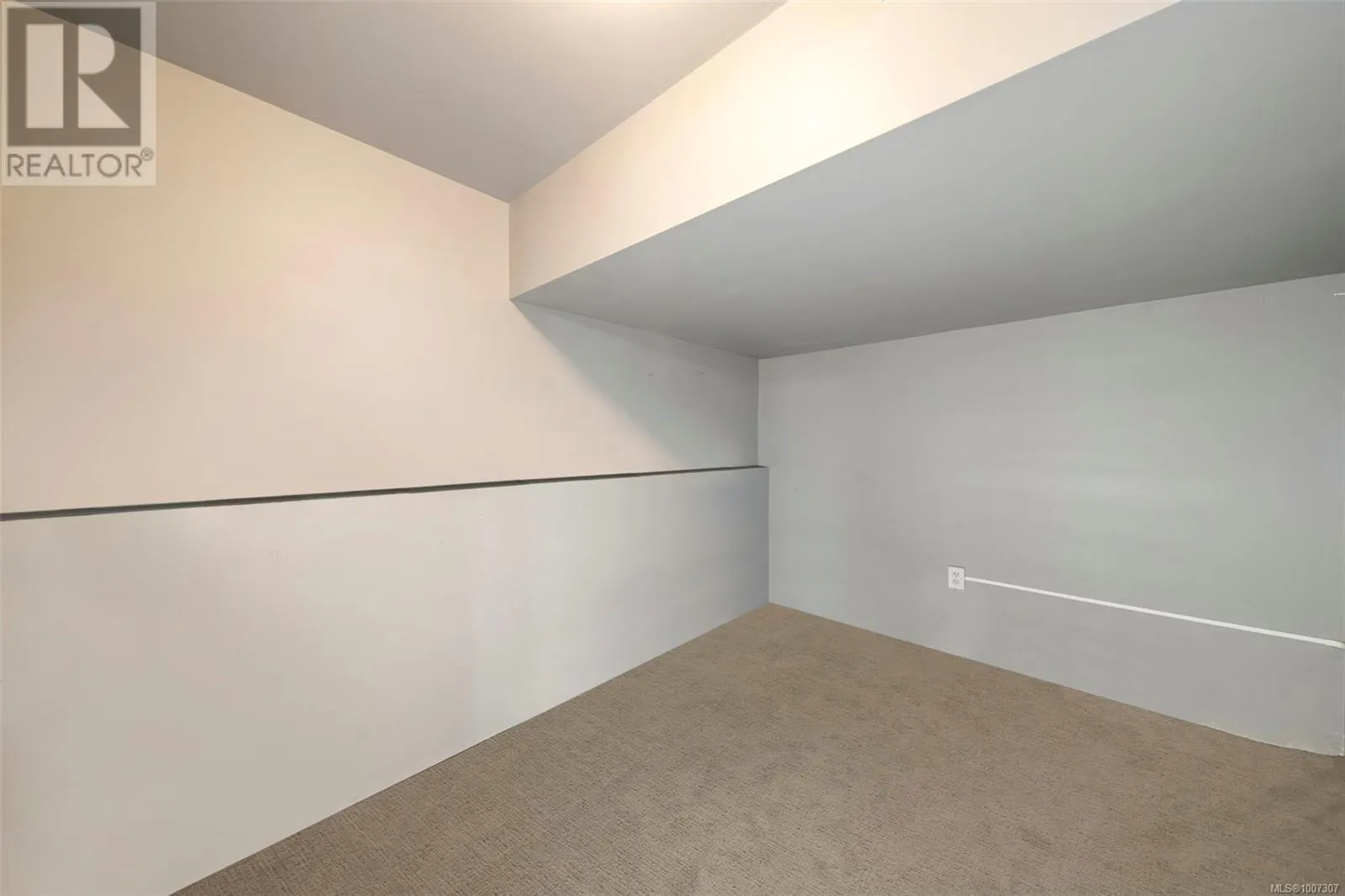 860 Brock Ave