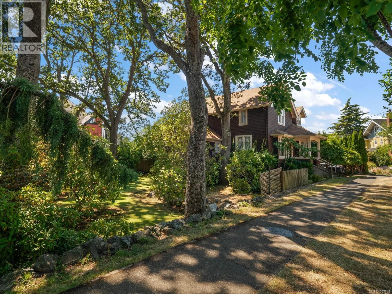 1353 Craigdarroch Rd