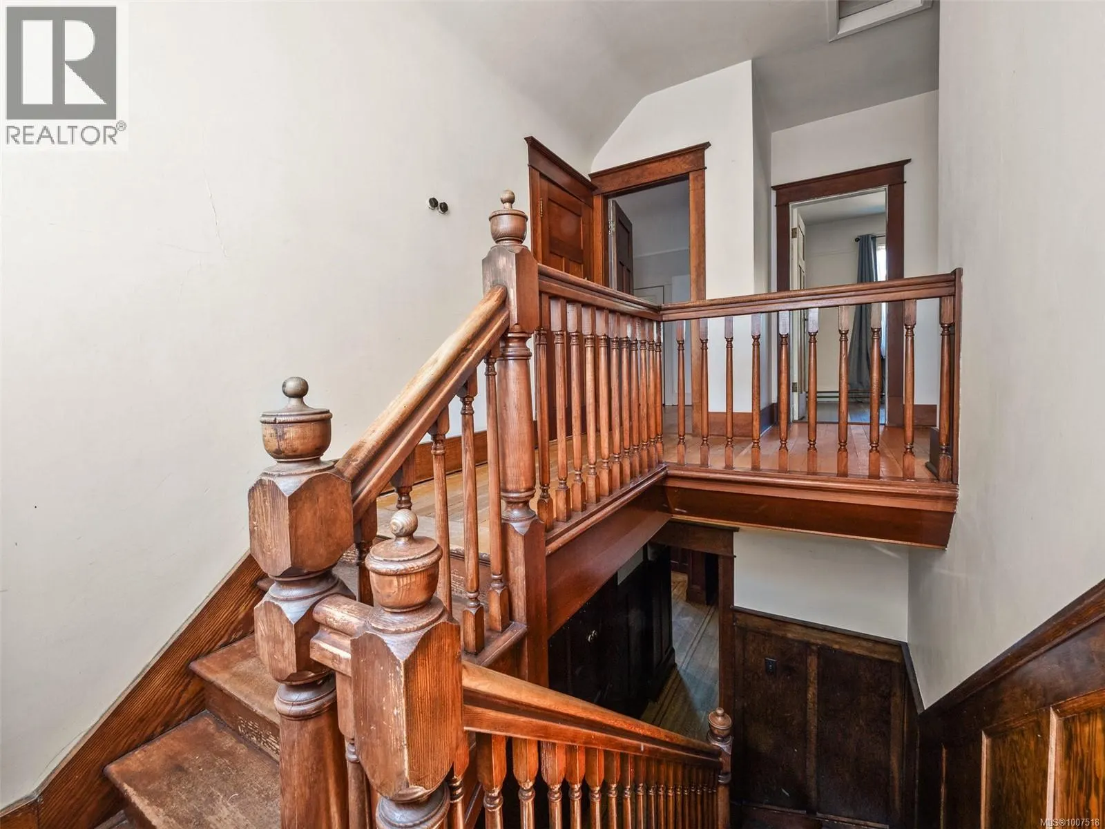 1353 Craigdarroch Rd