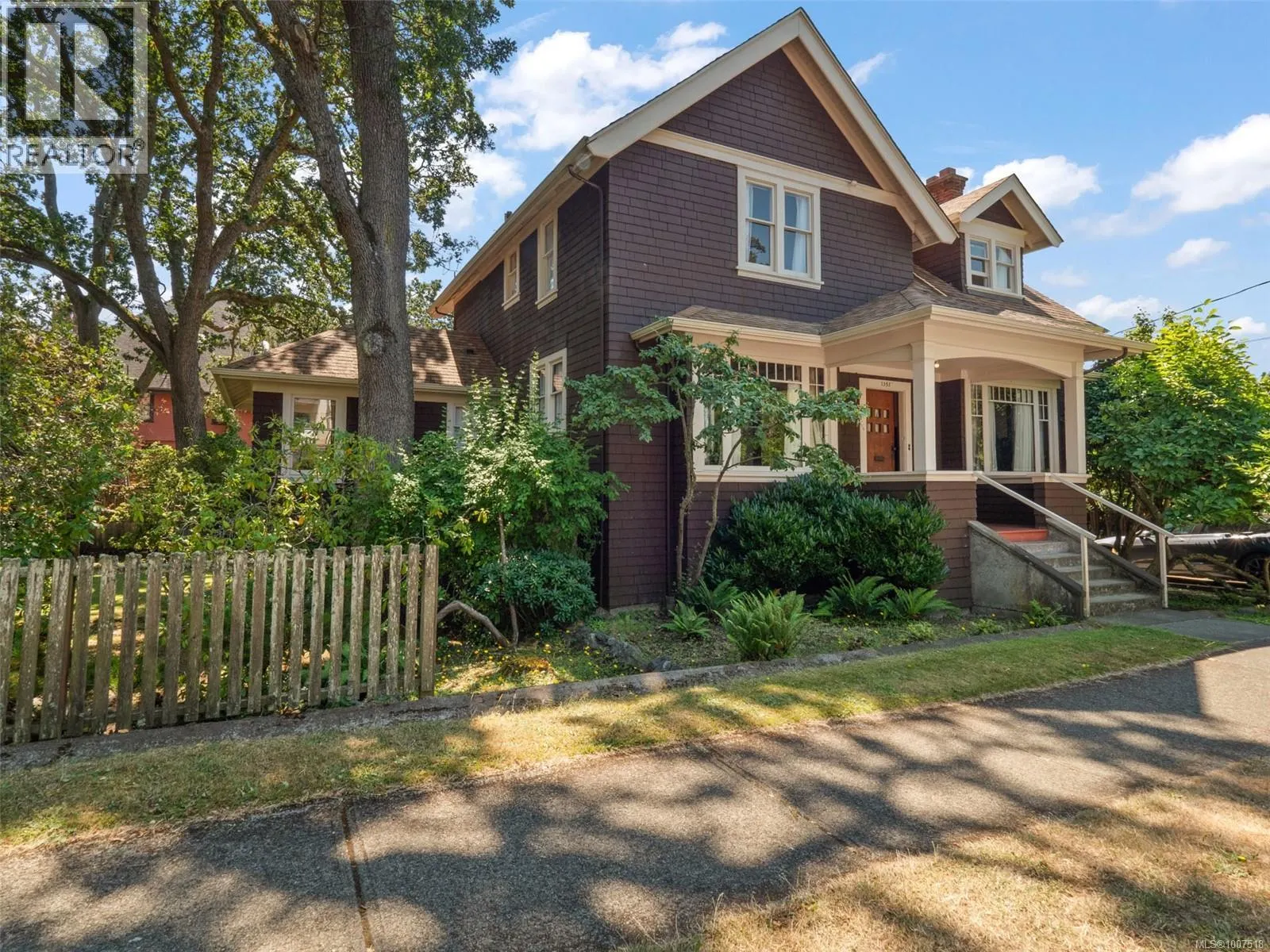 1353 Craigdarroch Rd
