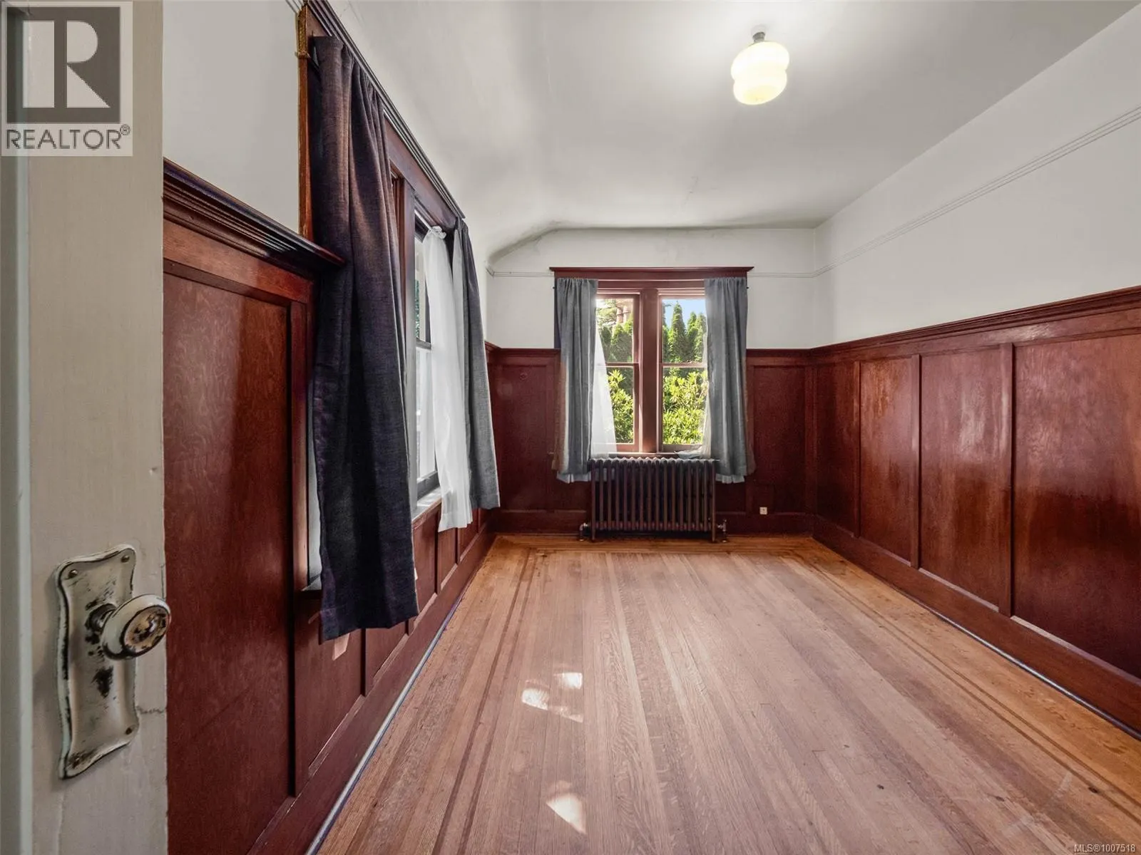 1353 Craigdarroch Rd