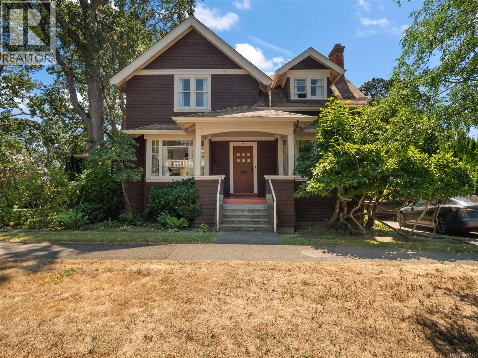 1353 Craigdarroch Rd