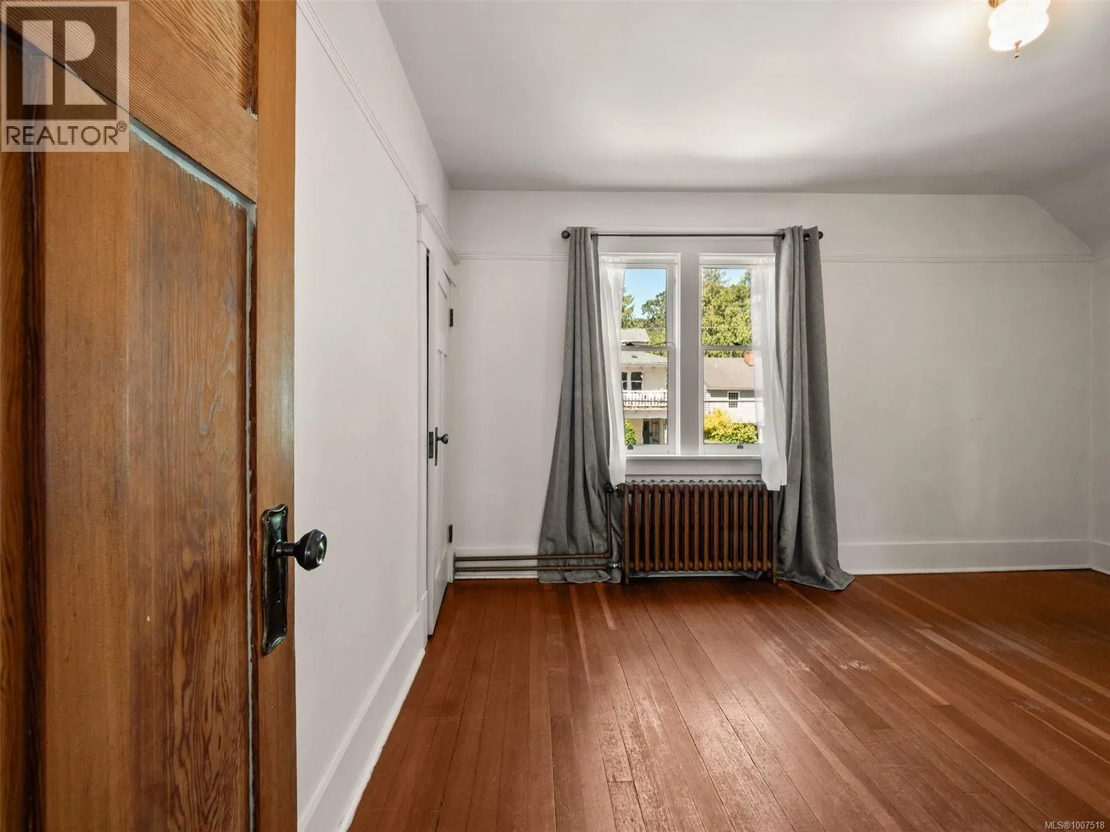 1353 Craigdarroch Rd