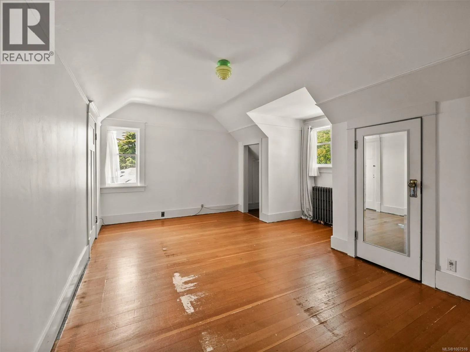 1353 Craigdarroch Rd