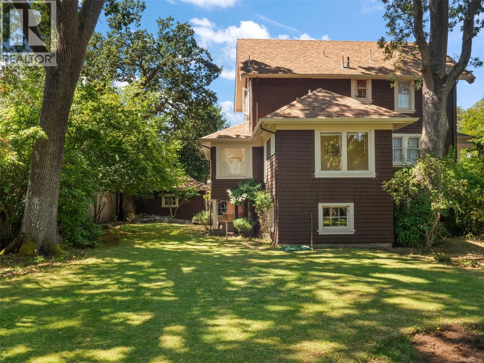 1353 Craigdarroch Rd